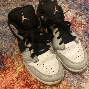 WORN~ Nike Air Jordan 1 Low Grey Fog Bleached Coral Sneakers Women’s Size 7